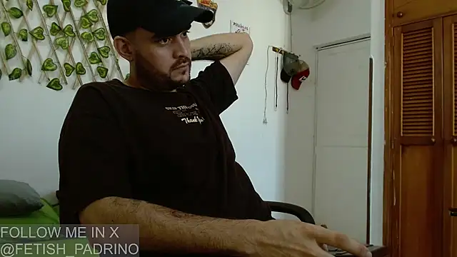 Snapshot of fetish_padrino chatting on March 17, 3:07 pm fetish padrino online show from March 17, 3:07 pm