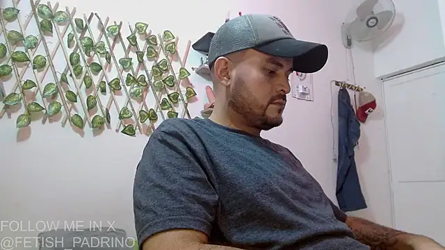 Snapshot of fetish_padrino chatting on March 18, 1:43 am fetish padrino online show from March 18, 1:43 am
