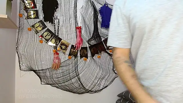 Snapshot of fetish_padrino chatting on October 11, 6:39 pm fetish padrino online show from October 11, 6:39 pm