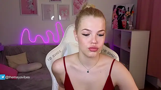 Maya Rave online show from February 12, 3:45 am