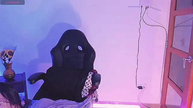 haanna thompsoon online show from December 10, 8:38 pm