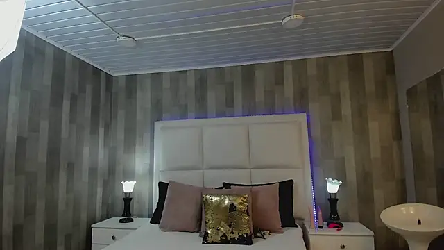 HazelMoret online show from February 11, 11:54 am