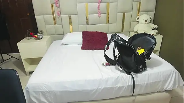 Mia scarlet69 online show from March 6, 12:12 pm