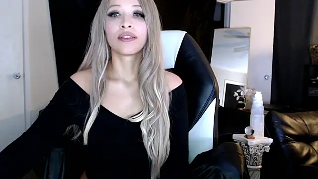 liadivina online show from March 14, 9:35 am