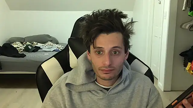 Snapshot of Dylansd chatting on February 28, 6:25 am Dylansd online show from February 28, 6:25 am