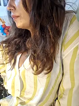 Snapshot of pareeti chatting on April 24, 6:21 pm pareeti online show from April 24, 6:21 pm
