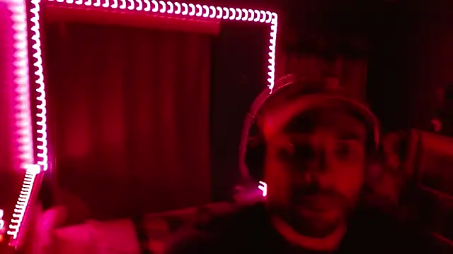 Snapshot of _______the chatting on December 17, 10:10 am the online show from December 17, 10:10 am