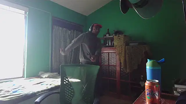 Snapshot of _______the chatting on February 14, 5:21 pm the online show from February 14, 5:21 pm