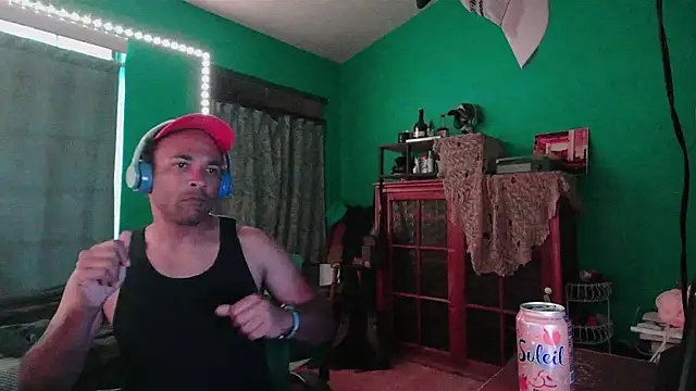 Snapshot of _______the chatting on February 22, 12:45 am the online show from February 22, 12:45 am