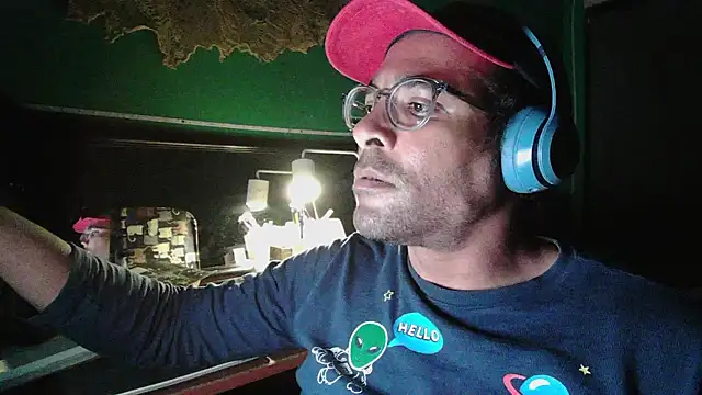 Snapshot of _______the chatting on February 24, 2:31 am the online show from February 24, 2:31 am