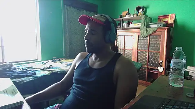 Snapshot of _______the chatting on March 1, 10:12 pm the online show from March 1, 10:12 pm