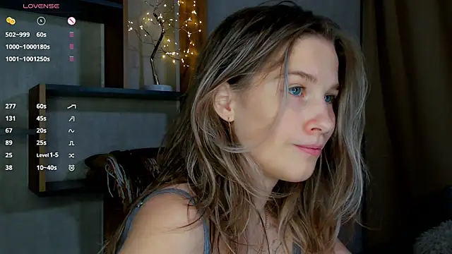 Snapshot of LinaCristonsen chatting on December 4, 4:38 pm LinaCristonsen online show from December 4, 4:38 pm