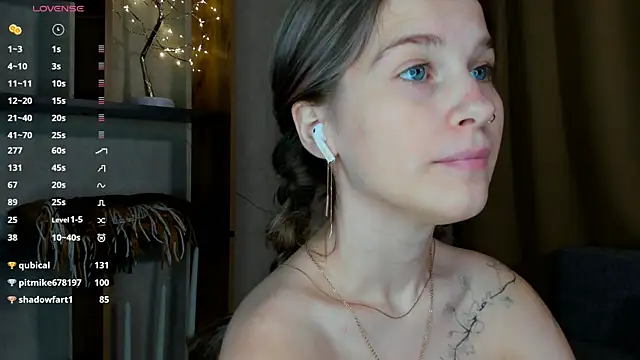 Snapshot of LinaCristonsen chatting on December 8, 5:11 pm LinaCristonsen online show from December 8, 5:11 pm