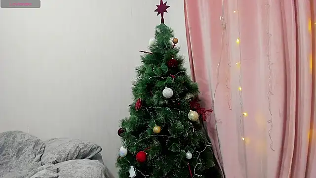 Snapshot of LinaCristonsen chatting on January 4, 6:19 pm LinaCristonsen online show from January 4, 6:19 pm