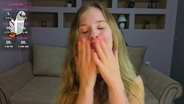 Snapshot of LinaCristonsen chatting on October 9, 4:49 pm LinaCristonsen online show from October 9, 4:49 pm