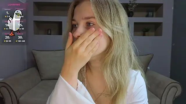 Snapshot of LinaCristonsen chatting on November 9, 3:32 pm LinaCristonsen online show from November 9, 3:32 pm