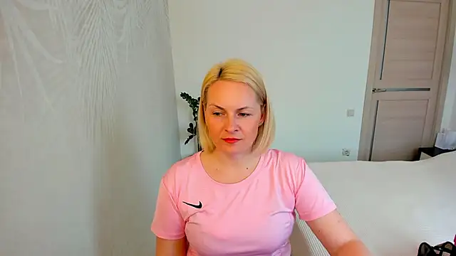 Snapshot of Alicee_Gracee chatting on April 23, 9:19 am Alicee Gracee online show from April 23, 9:19 am