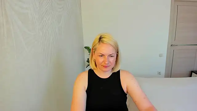Snapshot of Alicee_Gracee chatting on May 8, 8:08 am Alicee Gracee online show from May 8, 8:08 am