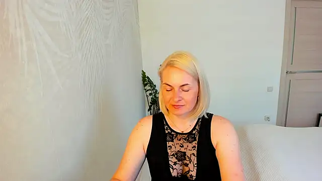 Snapshot of Alicee_Gracee chatting on May 29, 8:01 am Alicee Gracee online show from May 29, 8:01 am