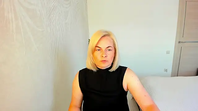 Snapshot of Alicee_Gracee chatting on June 1, 11:45 am Alicee Gracee online show from June 1, 11:45 am