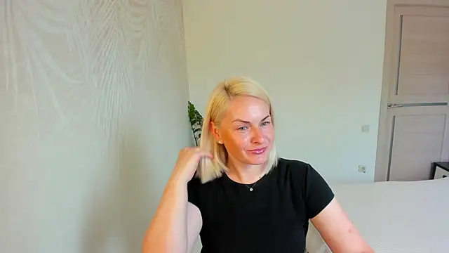 Snapshot of Alicee_Gracee chatting on June 5, 8:53 am Alicee Gracee online show from June 5, 8:53 am