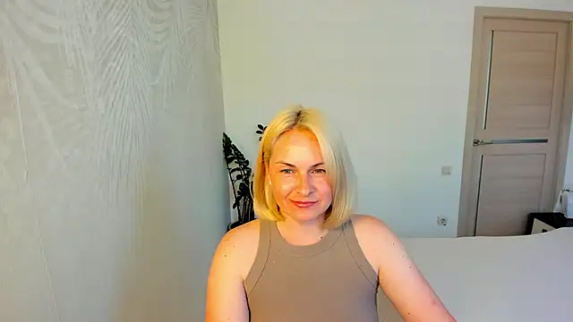 Snapshot of Alicee_Gracee chatting on June 8, 12:05 pm Alicee Gracee online show from June 8, 12:05 pm