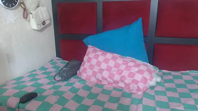 MaximTease24 online show from April 2, 3:31 pm