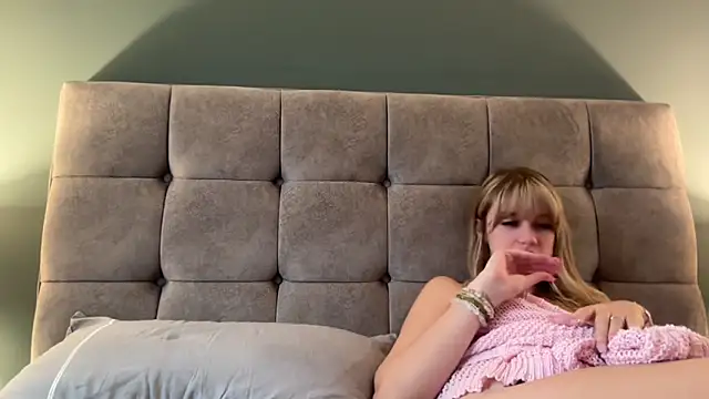 LustfulLuna  online show from October 20, 3:01 pm