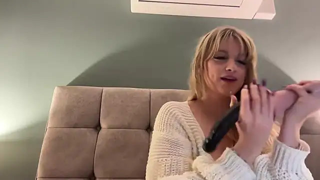 LustfulLuna  online show from December 21, 9:33 pm