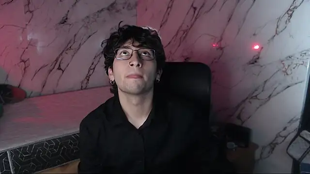 Dereck Dickson online show from April 7, 4:35 am