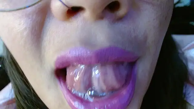 Snapshot of miss_evoleth2 chatting on April 24, 3:53 am miss evoleth2 online show from April 24, 3:53 am