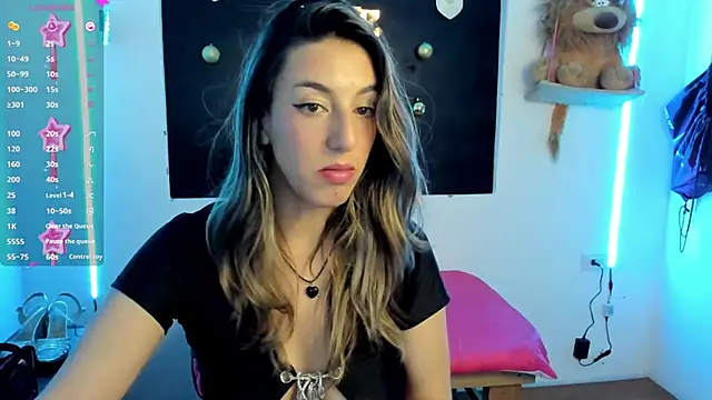 Snapshot of queen-natty chatting on December 4, 4:43 am queen-natty online show from December 4, 4:43 am