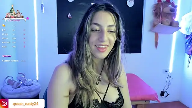 Snapshot of queen-natty chatting on January 4, 3:29 am queen-natty online show from January 4, 3:29 am