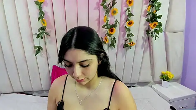 Lucy Anall  online show from October 3, 7:33 pm