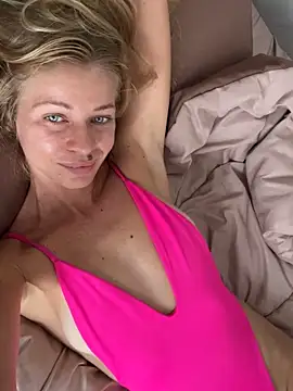 Snapshot of -OliWow- chatting on March 1, 1:51 am -OliWow- online show from March 1, 1:51 am