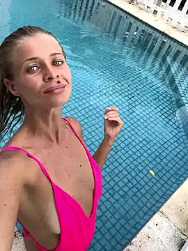 Snapshot of -OliWow- chatting on March 18, 8:50 am -OliWow- online show from March 18, 8:50 am