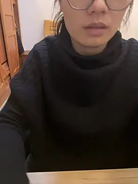 Snapshot of Bella0815 chatting on December 17, 3:28 pm Bella0815 online show from December 17, 3:28 pm