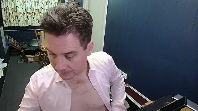 tilobinder online show from April 10, 1:49 pm