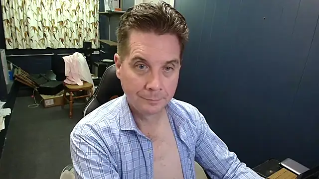 tilobinder online show from April 11, 4:00 pm