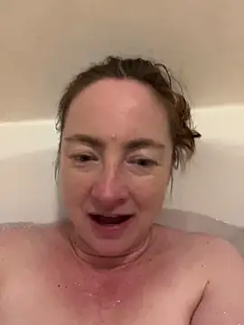 Snapshot of LouiseTswing chatting on December 9, 4:58 pm LouiseTswing online show from December 9, 4:58 pm