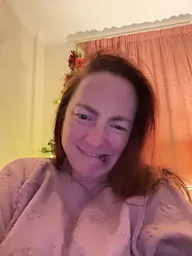 Snapshot of LouiseTswing chatting on December 30, 8:25 pm LouiseTswing online show from December 30, 8:25 pm