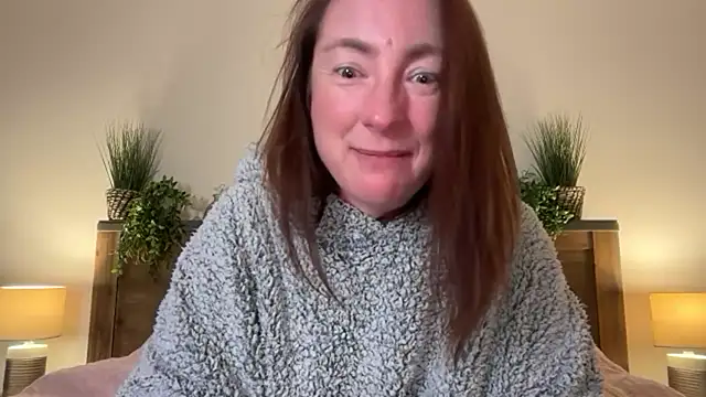 Snapshot of LouiseTswing chatting on February 20, 8:14 pm LouiseTswing online show from February 20, 8:14 pm