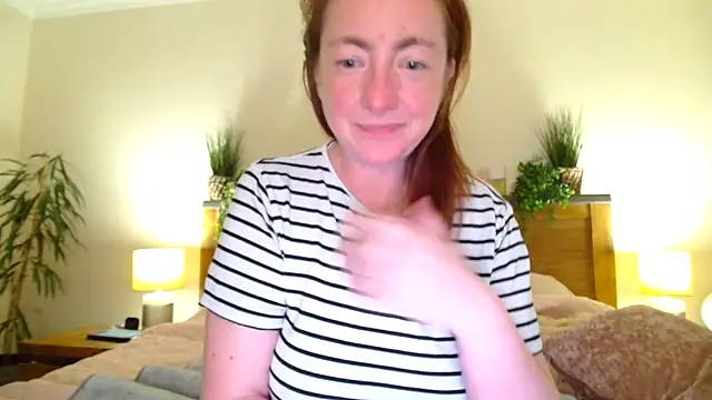 Snapshot of LouiseTswing chatting on March 13, 8:11 pm LouiseTswing online show from March 13, 8:11 pm