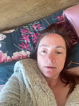 LouiseTswing online show from March 26, 7:47 am