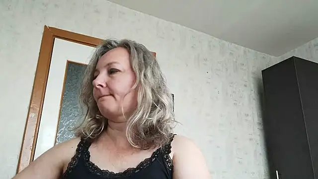 Snapshot of EdithManning chatting on July 20, 5:55 am EdithManning online show from July 20, 5:55 am