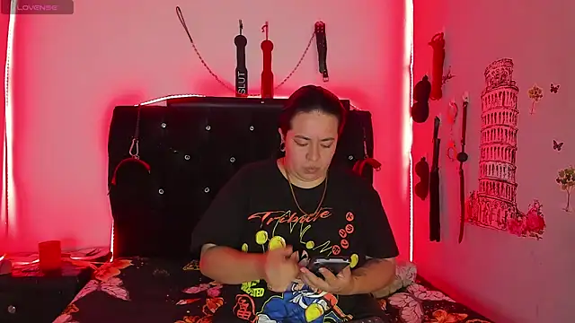 katieeandsharonn online show from April 23, 12:29 pm