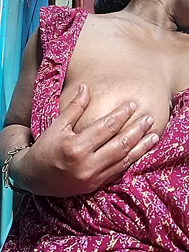 Snapshot of Hot-Anuska chatting on February 10, 6:42 am Hot-Anuska online show from February 10, 6:42 am