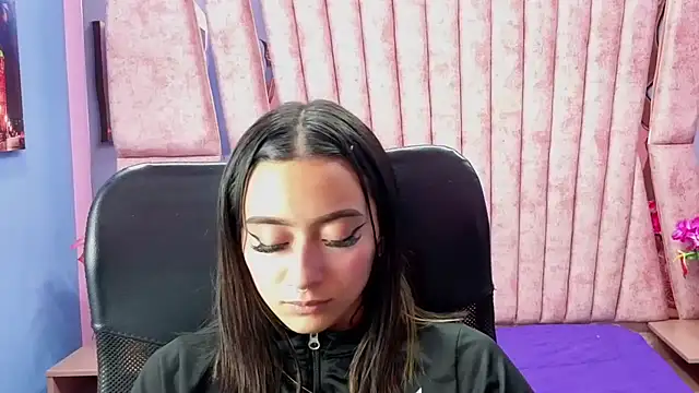 Snapshot of Miaa_Thopmson chatting on September 19, 7:25 pm Miaa Thopmson online show from September 19, 7:25 pm