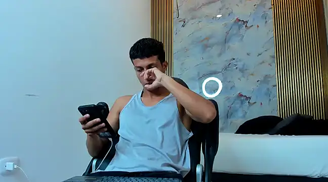 Snapshot of wolf_james123 chatting on December 18, 11:56 am wolf james123 online show from December 18, 11:56 am