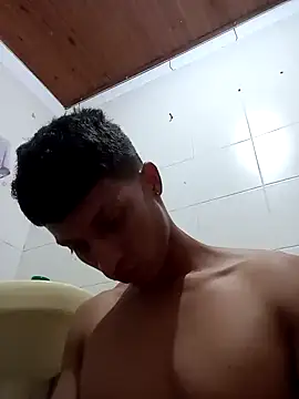 Snapshot of wolf_james123 chatting on January 14, 5:08 am wolf james123 online show from January 14, 5:08 am